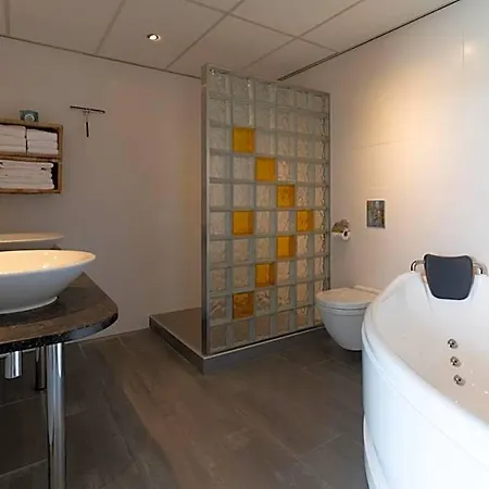 Fletcher Hotel-restaurant De Reiskoffer فندق Bosschenhoofd