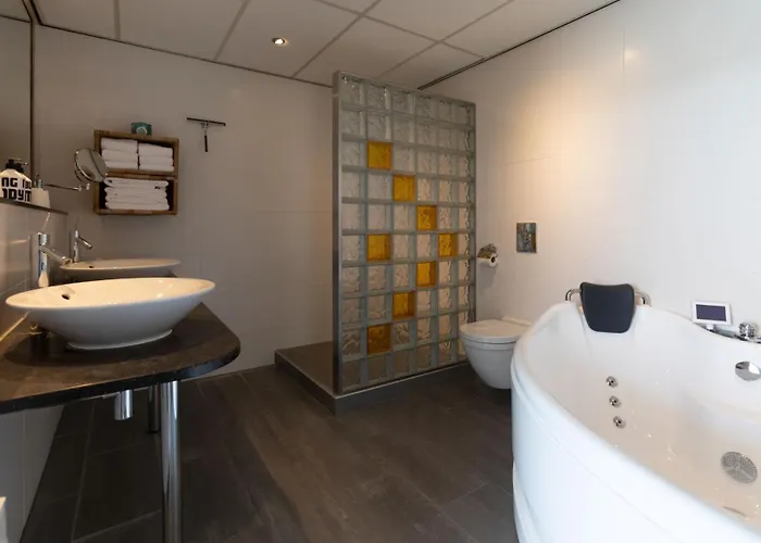 Hotell Fletcher Hotel-restaurant De Reiskoffer Bosschenhoofd